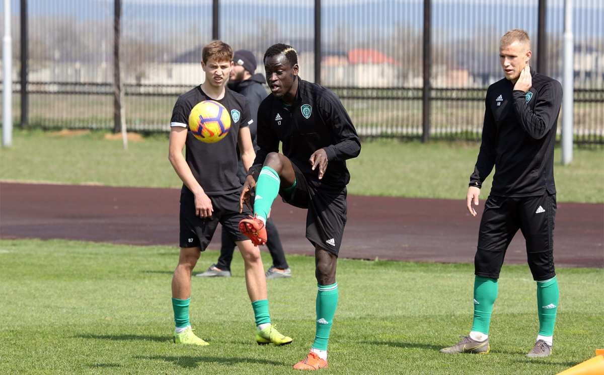 Фоторепортаж с утренней тренировки грозненцев 