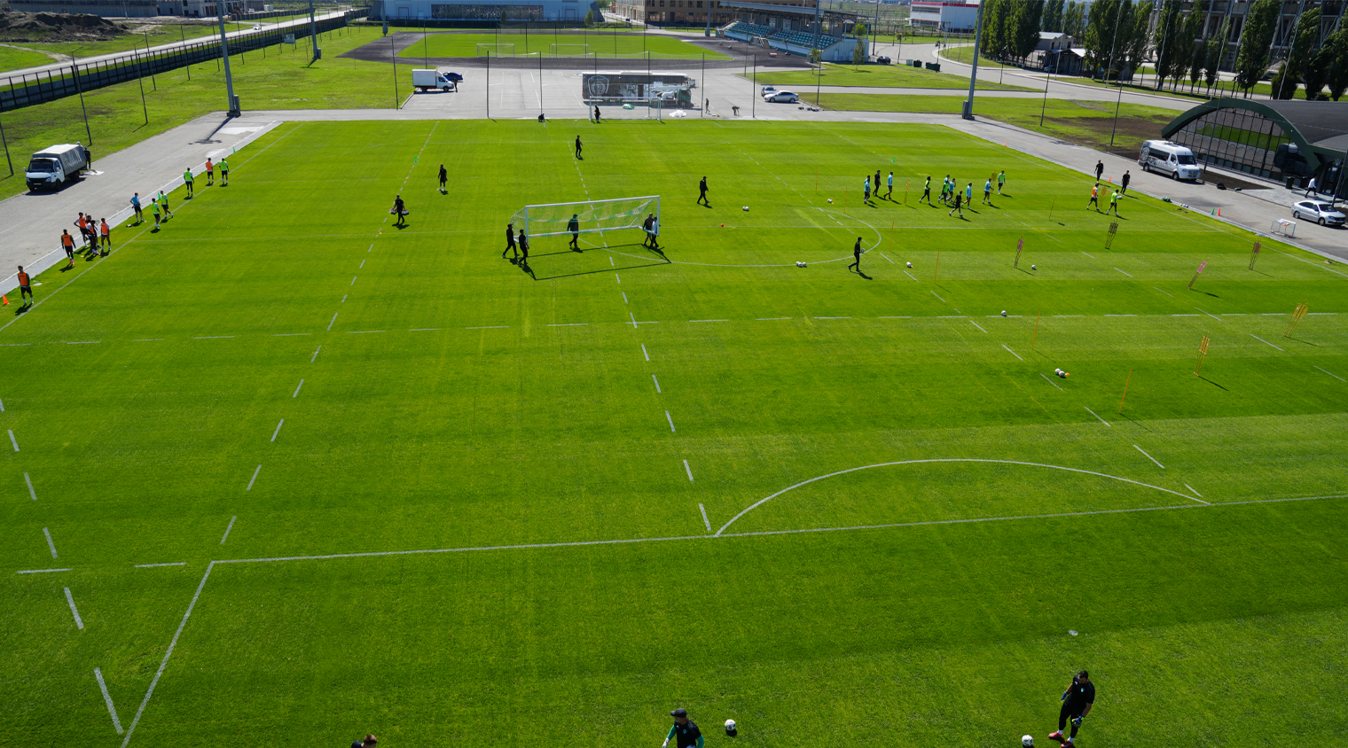 Команда провела тренировку на новом запасном поле «Ахмат-Арены»