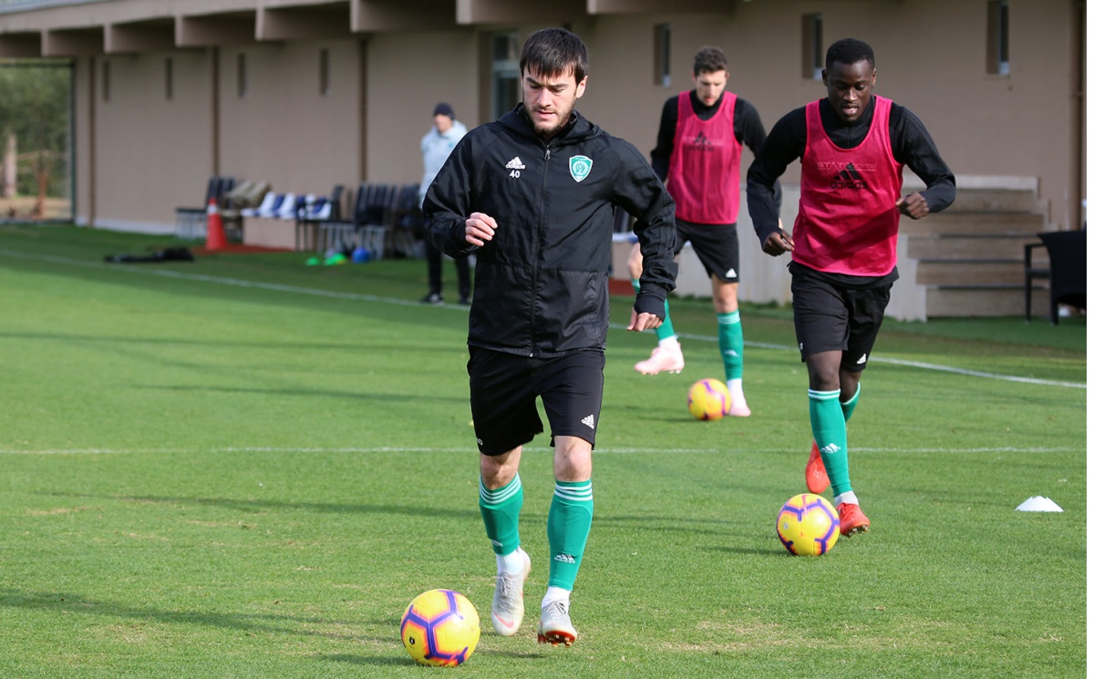 Фоторепортаж с тренировочного сбора ФК "Ахмат" в Турции