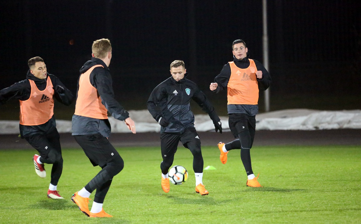 ФК "Ахмат" провел вечернюю тренировку 