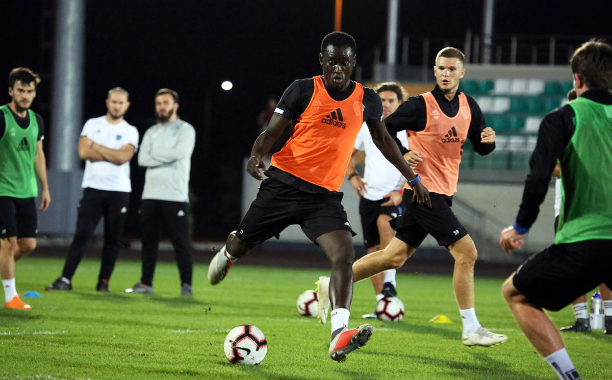 Фоторепортаж с тренировки ФК "Ахмат"