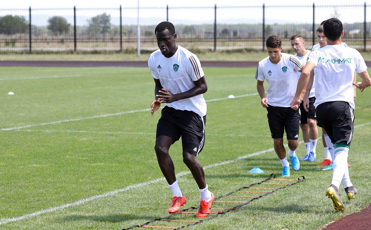 "Ахмат" начал подготовку к матчу с "Зенитом"